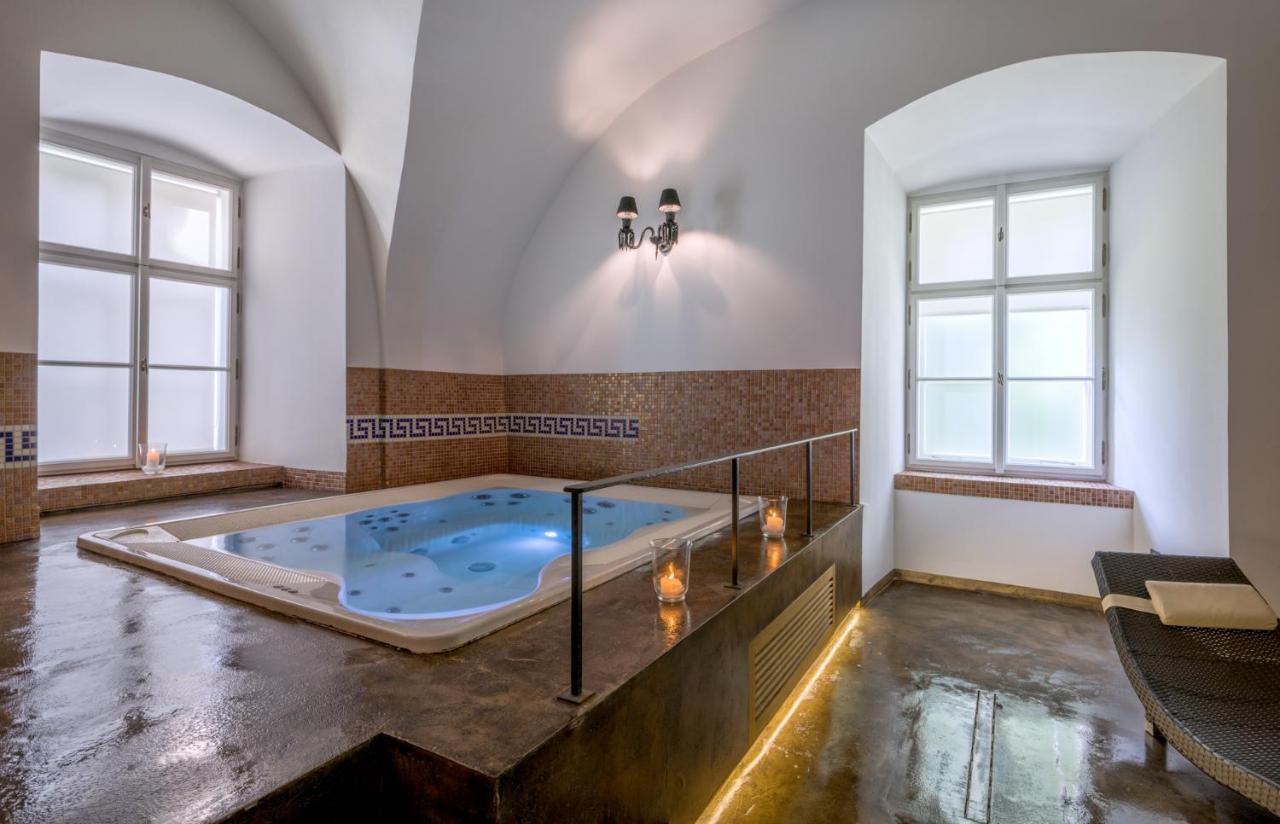 Zamek Ratmerice - Hotel & Resort Экстерьер фото