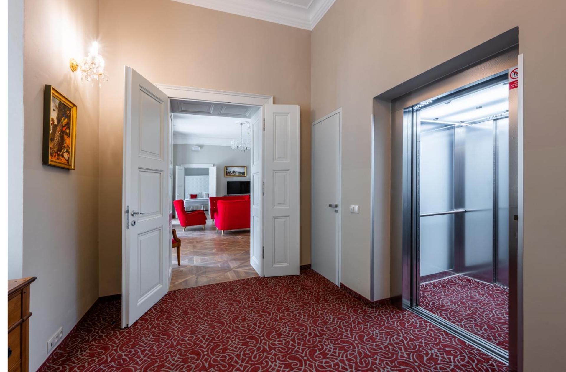 Zamek Ratmerice - Hotel & Resort Экстерьер фото