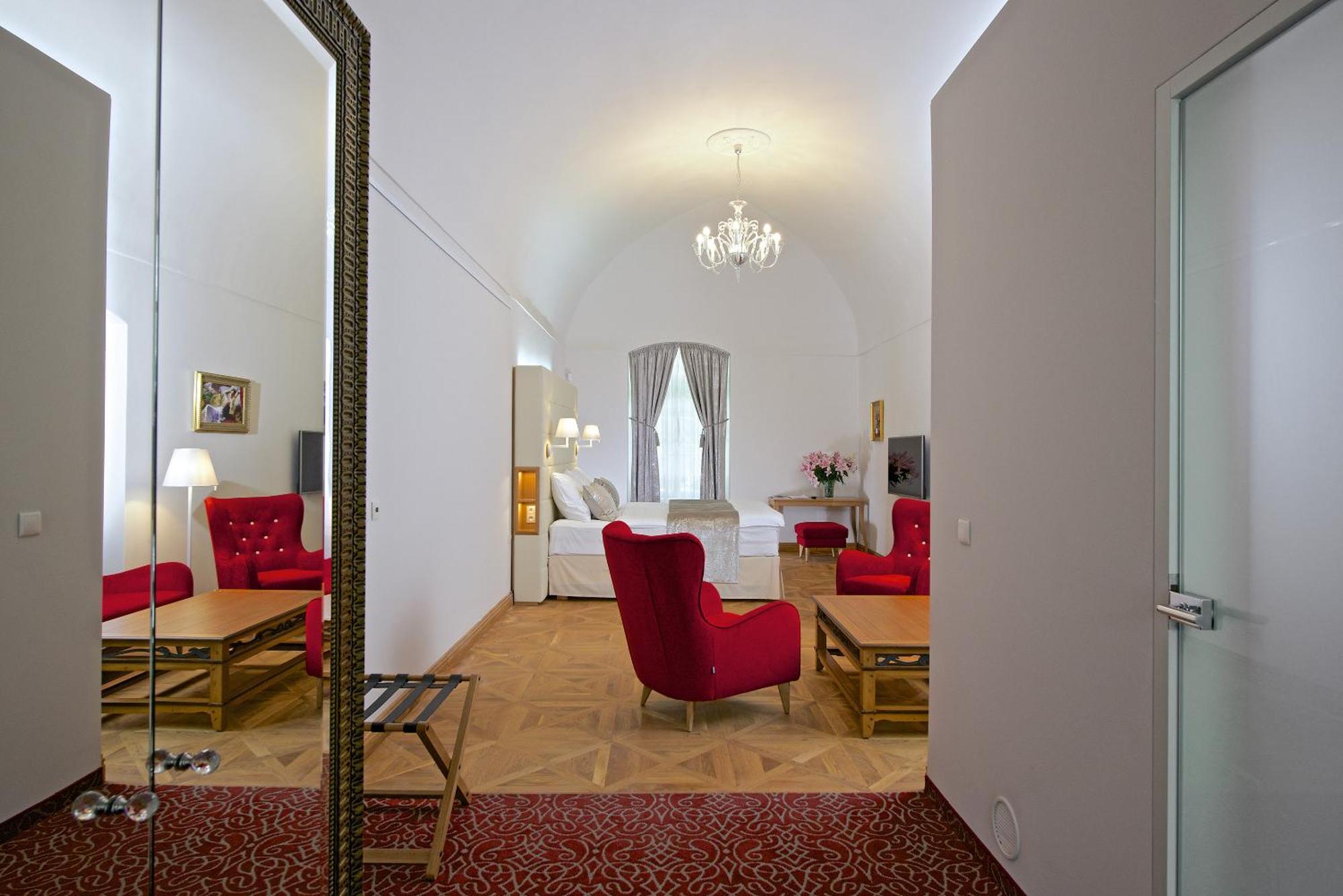 Zamek Ratmerice - Hotel & Resort Экстерьер фото