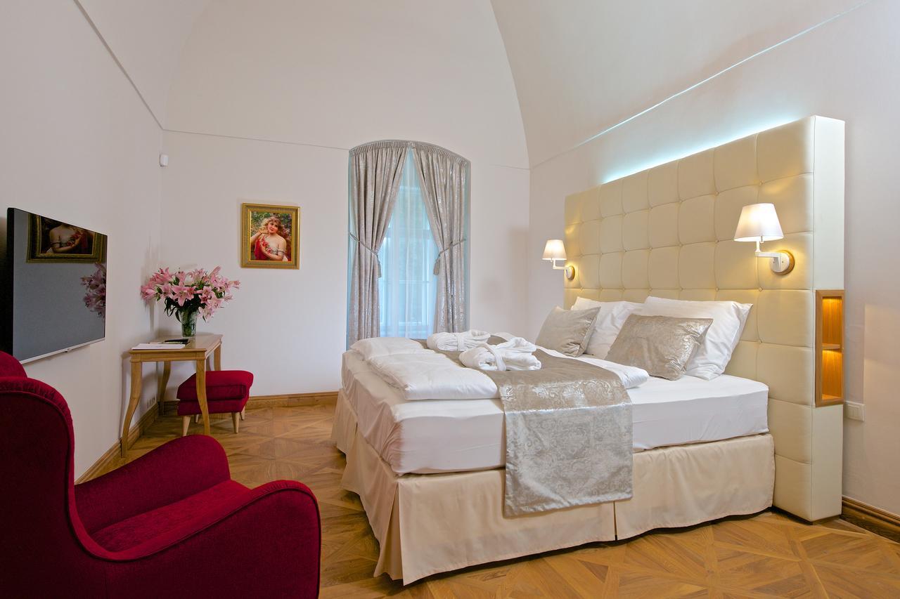 Zamek Ratmerice - Hotel & Resort Экстерьер фото