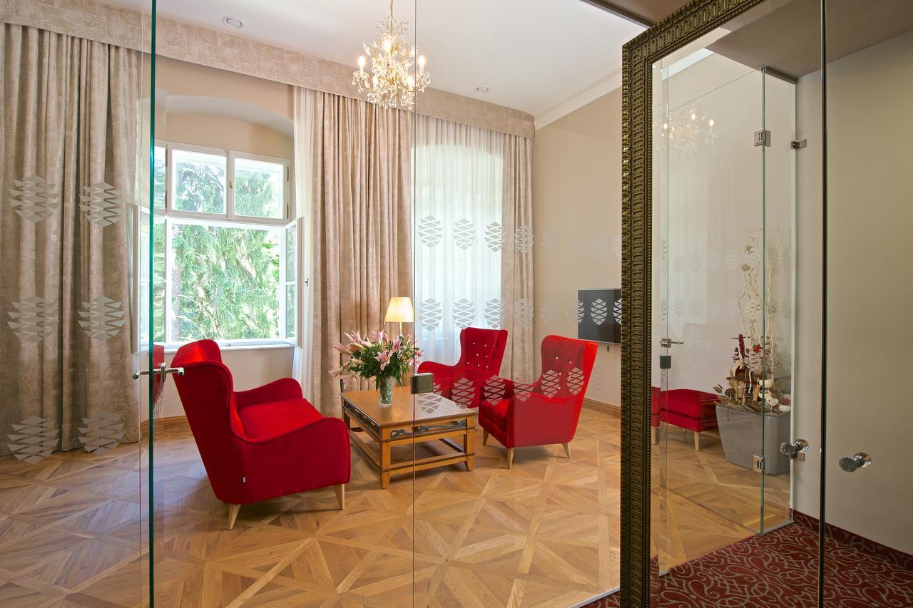 Zamek Ratmerice - Hotel & Resort Экстерьер фото