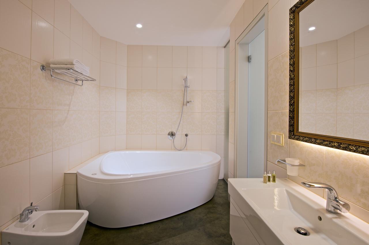 Zamek Ratmerice - Hotel & Resort Экстерьер фото