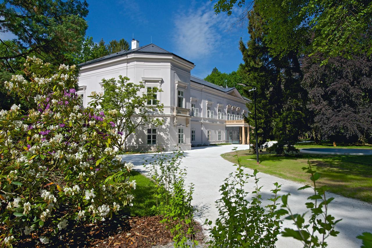 Zamek Ratmerice - Hotel & Resort Экстерьер фото