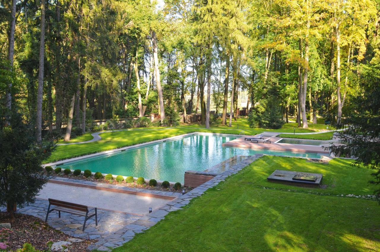 Zamek Ratmerice - Hotel & Resort Экстерьер фото